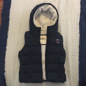 Hollister Sherpa vest, M ✅